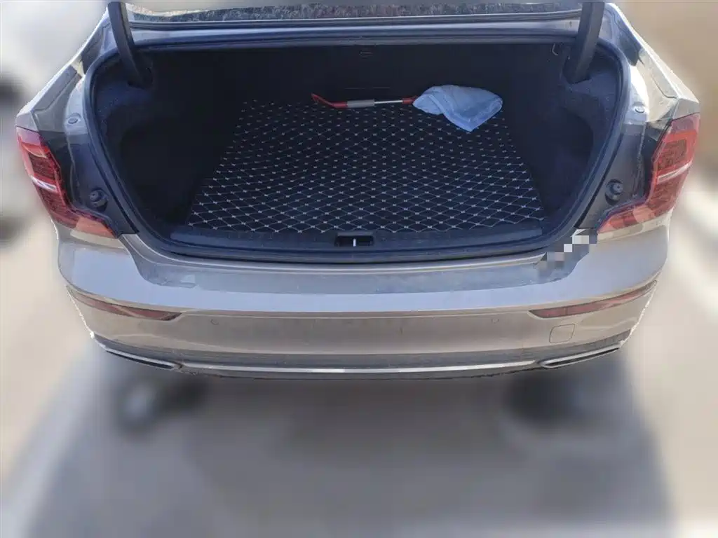 Volvo S60 — фото 10