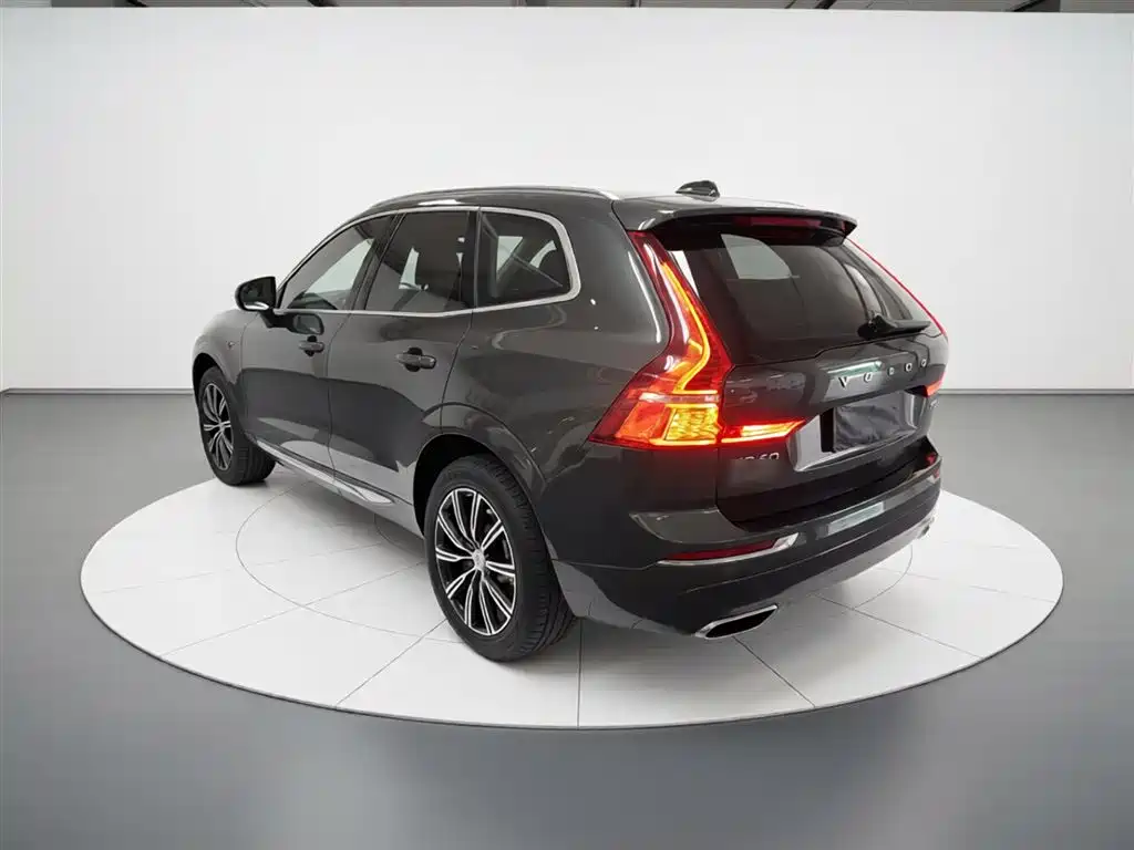 Volvo XC60 — фото 5