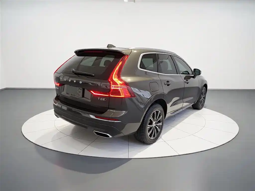 Volvo XC60 — фото 7