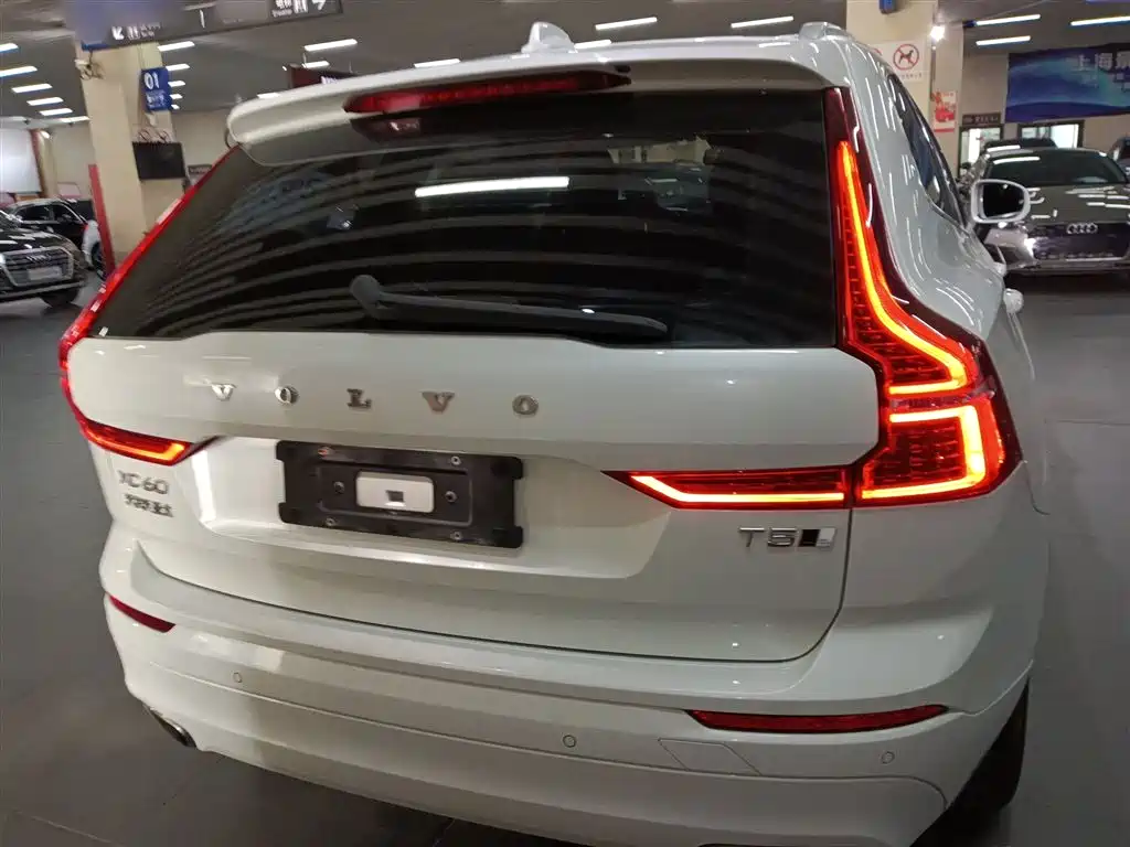 Volvo XC60 — фото 4