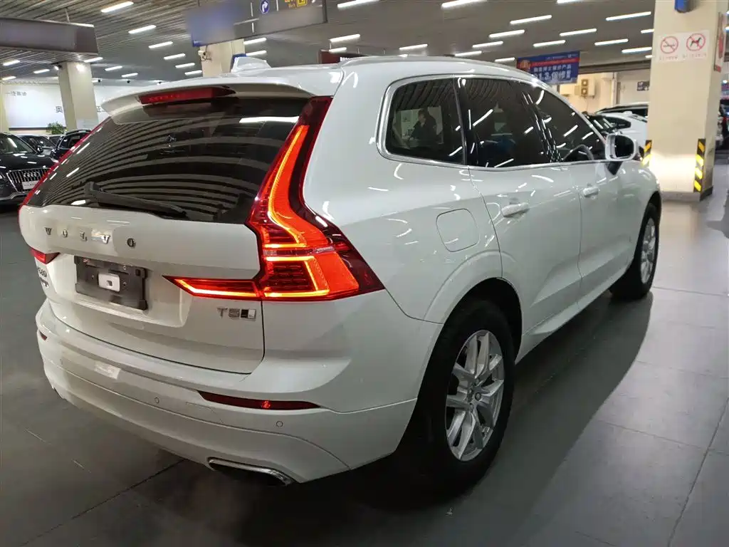 Volvo XC60 — фото 5