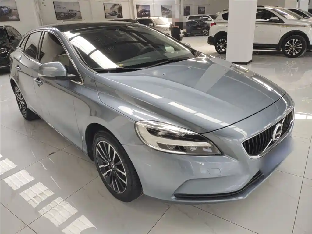 Volvo V40 — фото 4