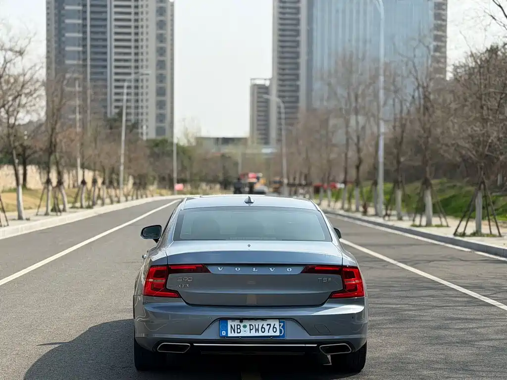 Volvo S90 — фото 11