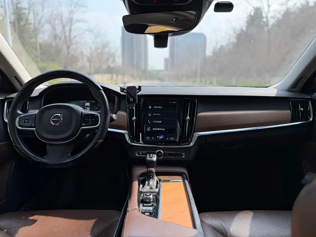 Volvo S90 — фото 9
