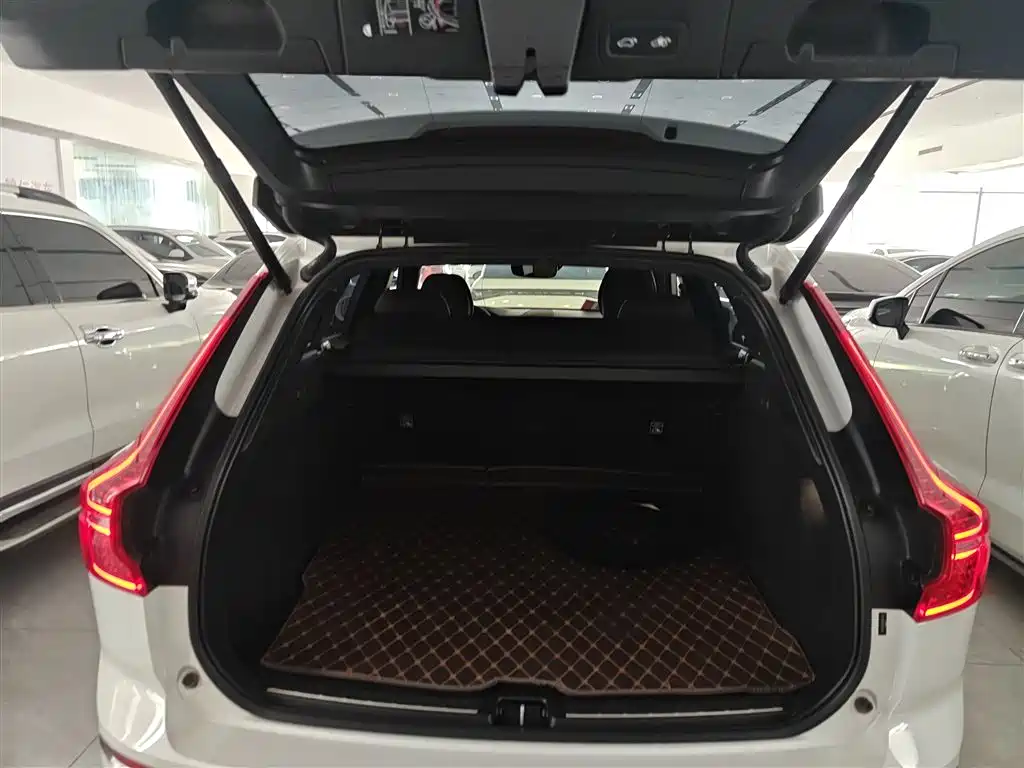 Volvo XC60 — фото 15