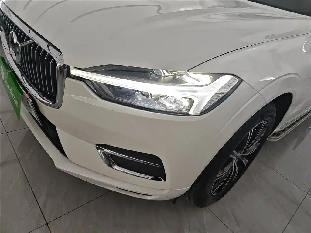 Volvo XC60 — фото 18