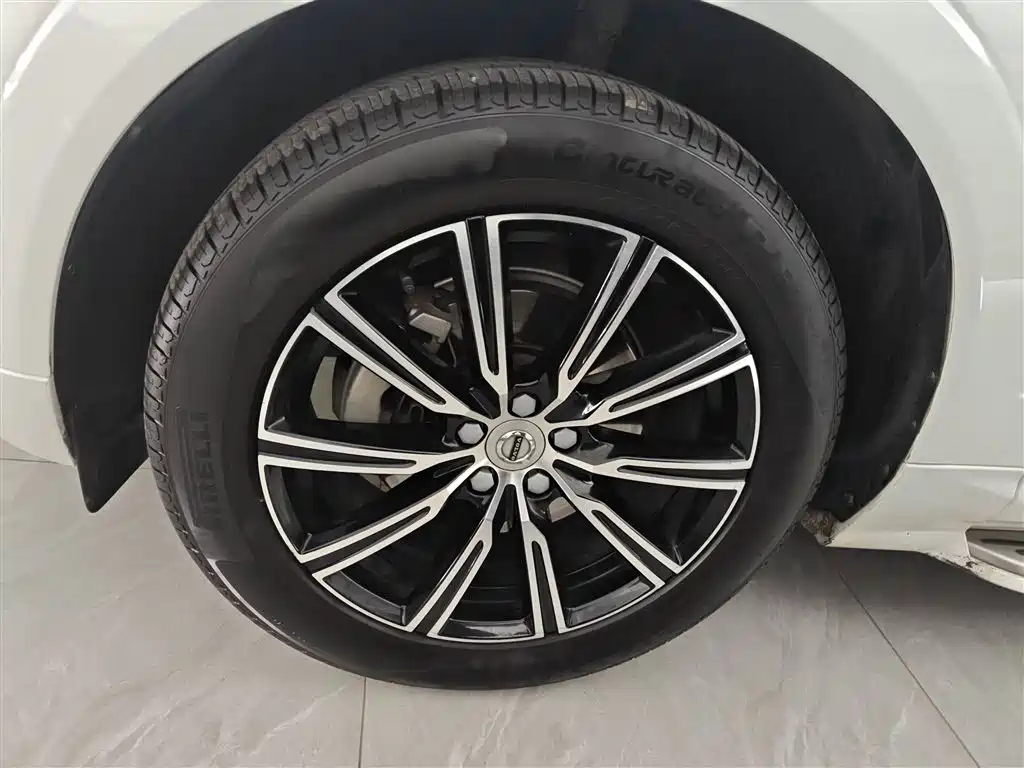 Volvo XC60 — фото 25