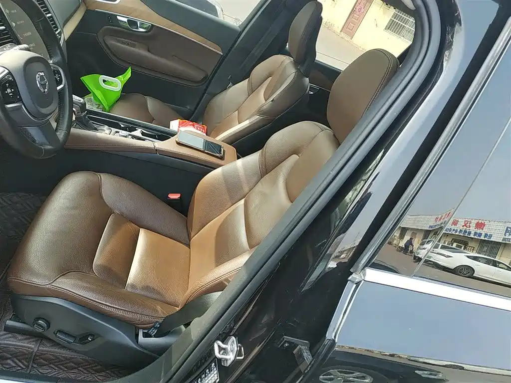Volvo XC90 — фото 11