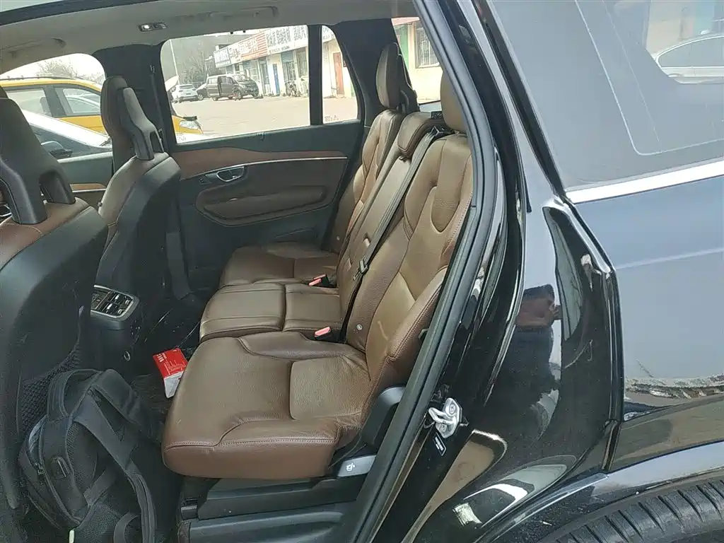 Volvo XC90 — фото 13