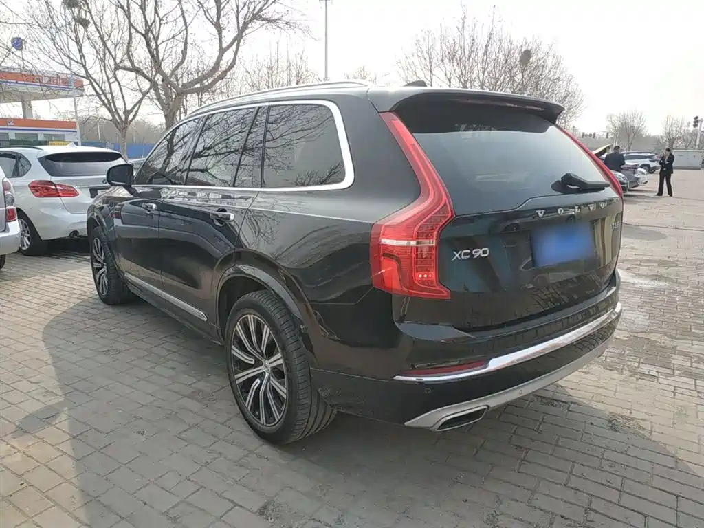 Volvo XC90 — фото 23