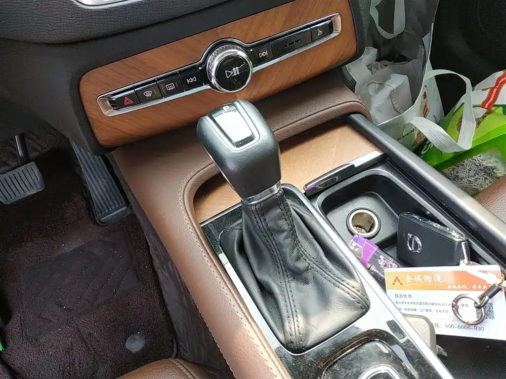 Volvo XC90 — фото 10