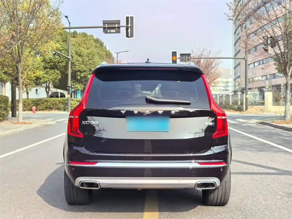 Volvo XC90 — фото 16