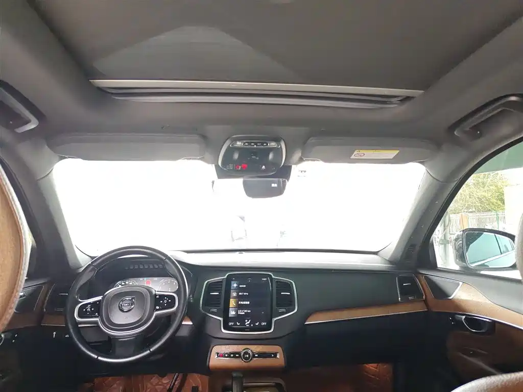 Volvo XC90 — фото 18