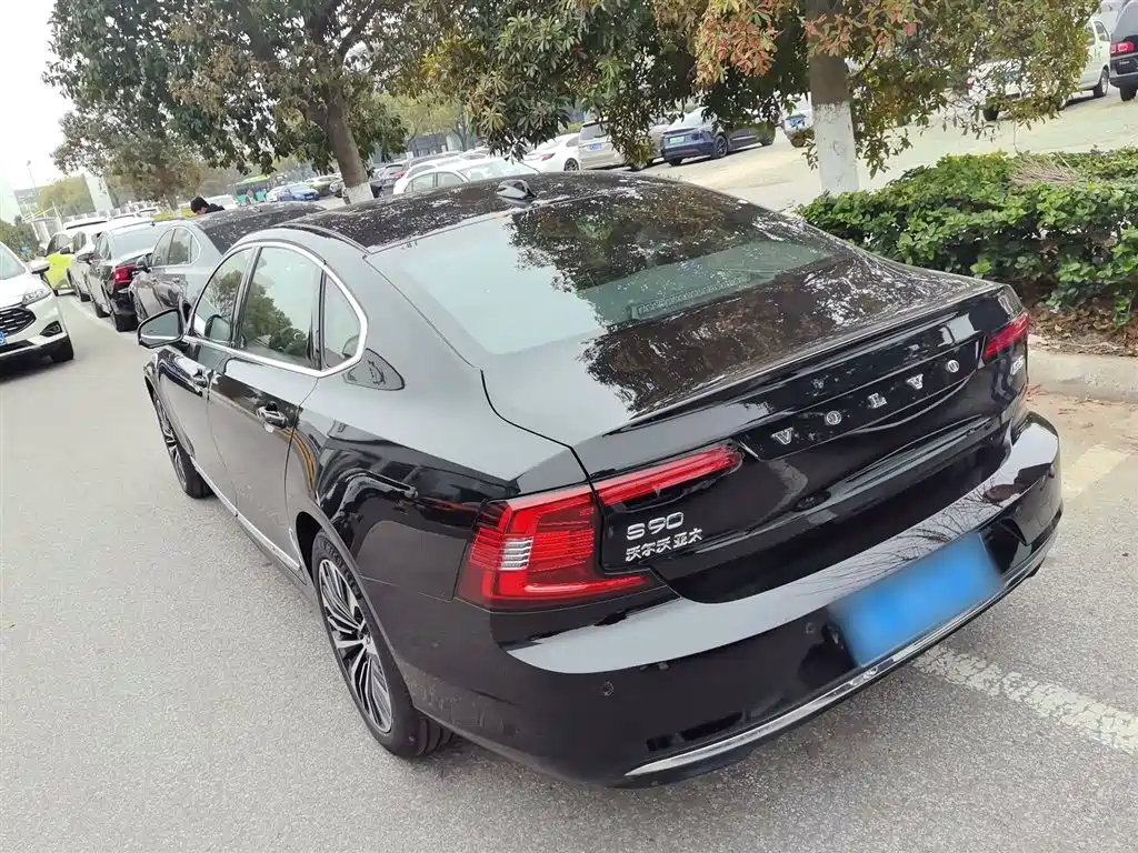 Volvo S90 — фото 23