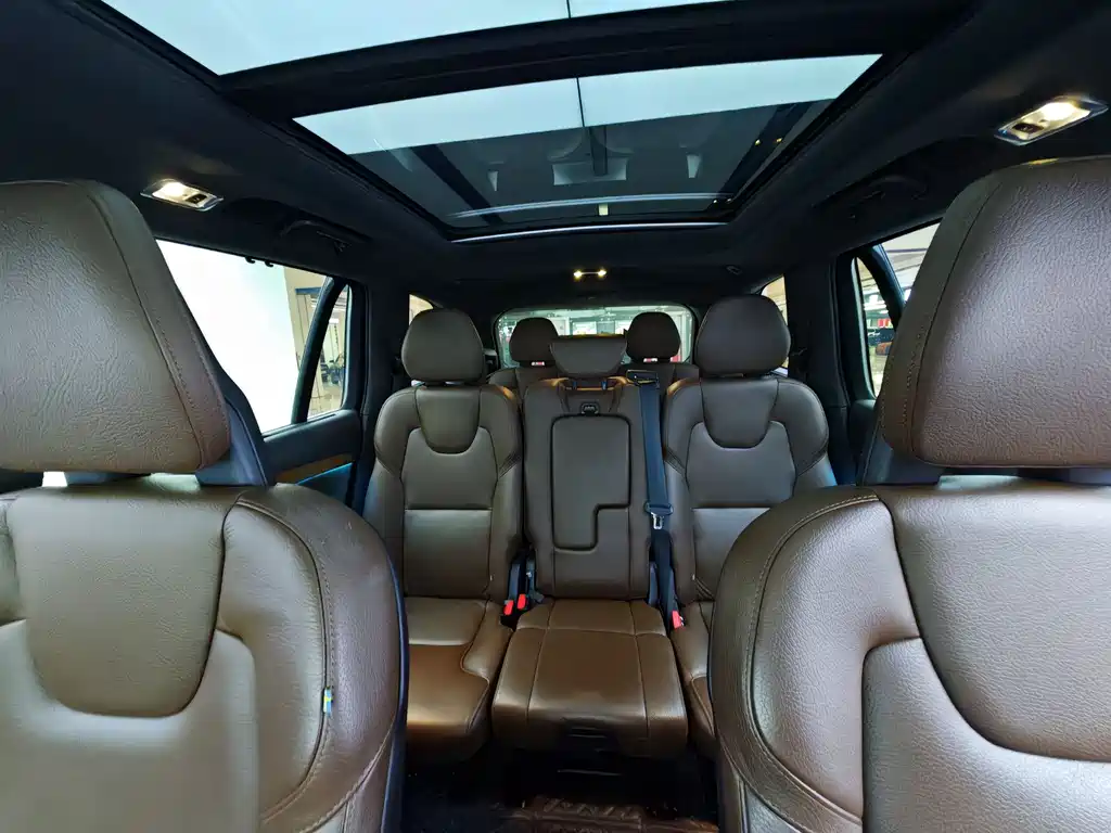 Volvo XC90 — фото 15