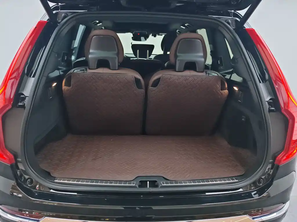 Volvo XC90 — фото 17