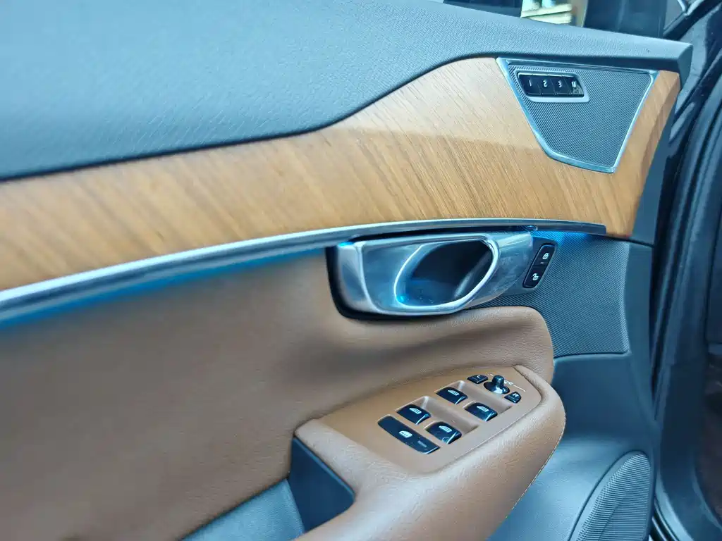 Volvo XC90 — фото 7
