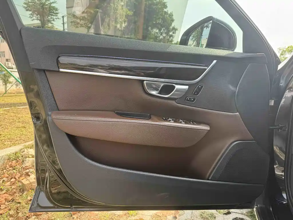 Volvo S90 — фото 14