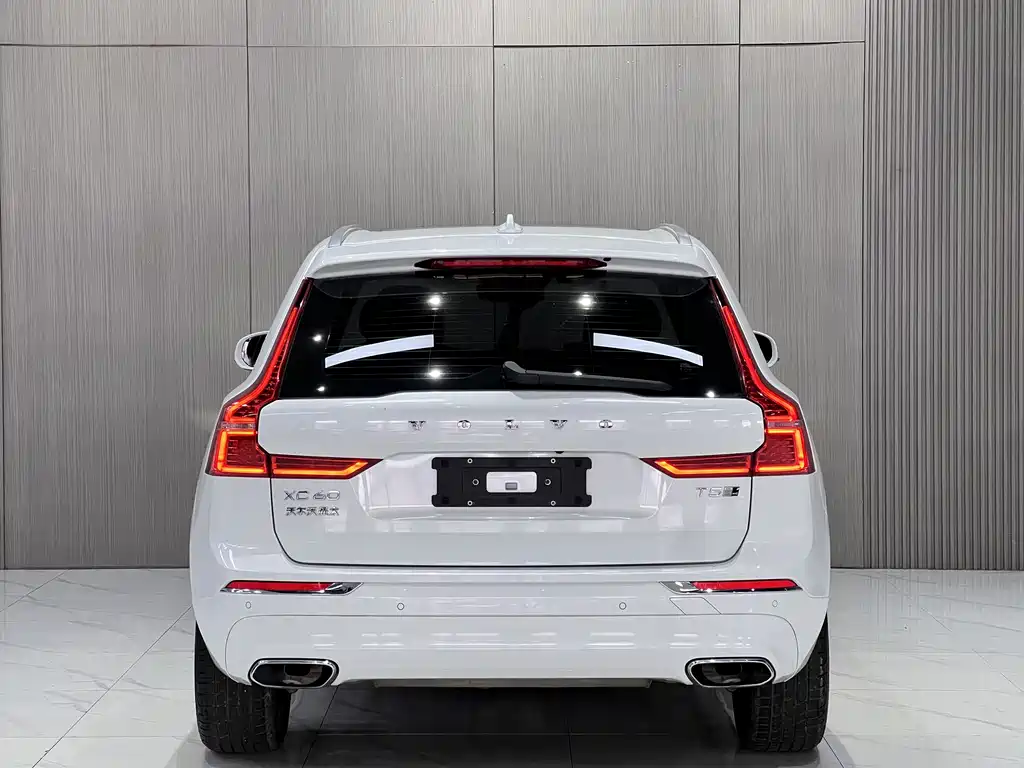Volvo XC60 — фото 10