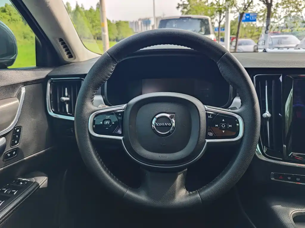 Volvo S90 — фото 18