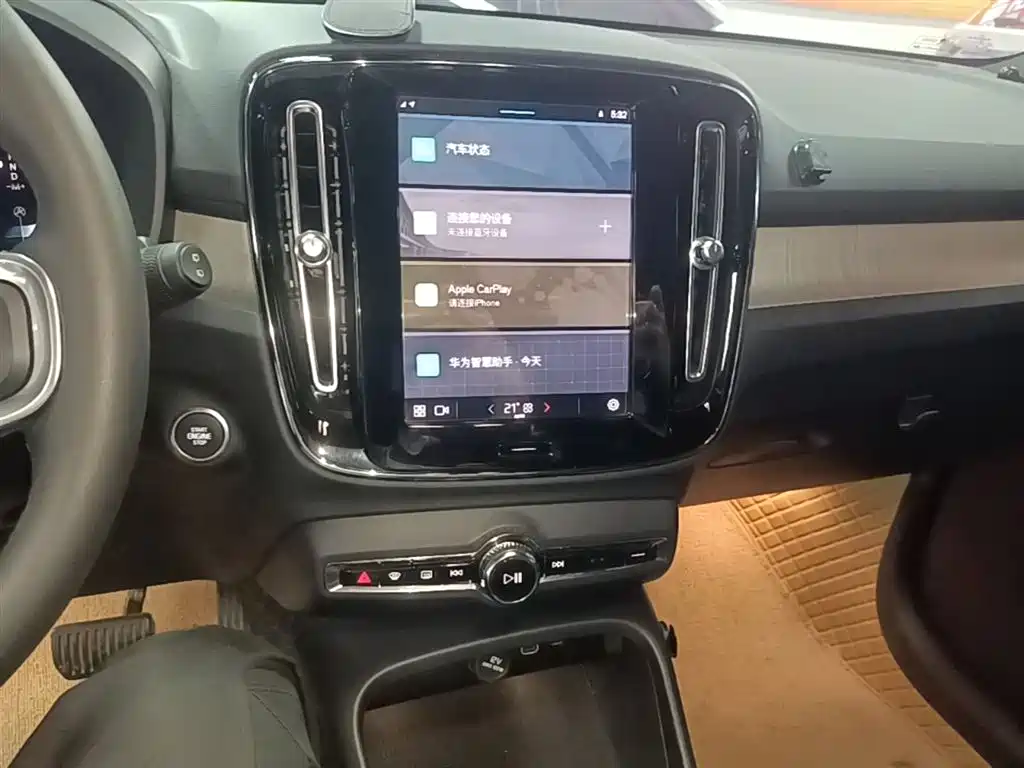 Volvo XC40 — фото 13