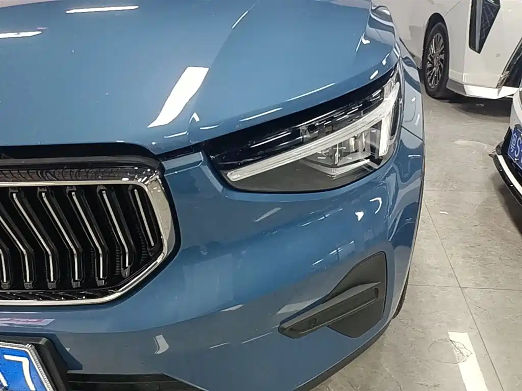 Volvo XC40 — фото 24