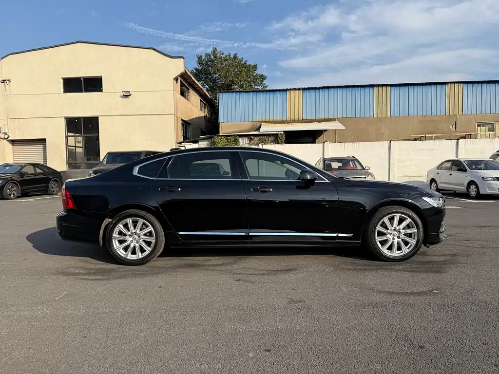 Volvo S90 — фото 11