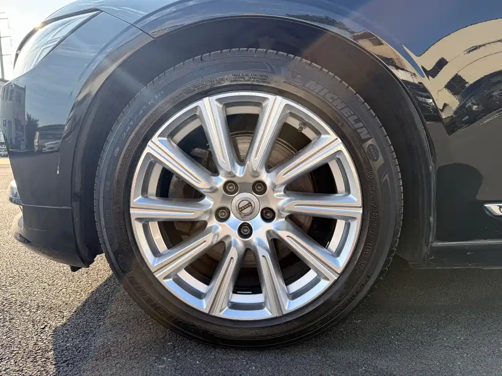 Volvo S90 — фото 13