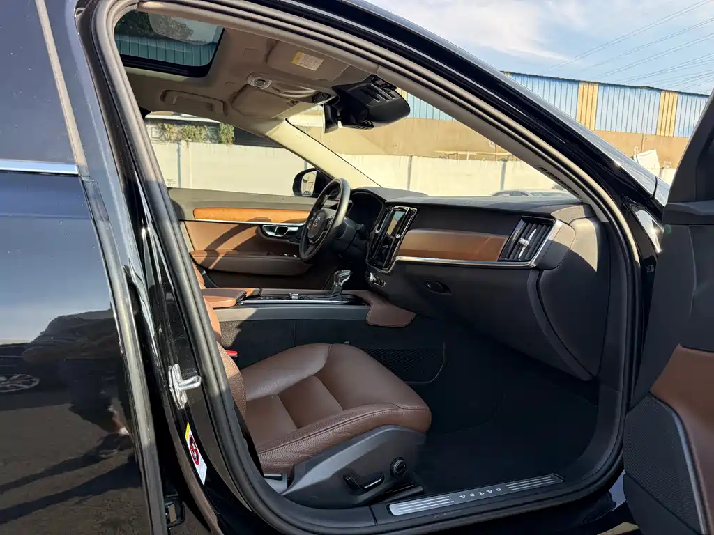 Volvo S90 — фото 20