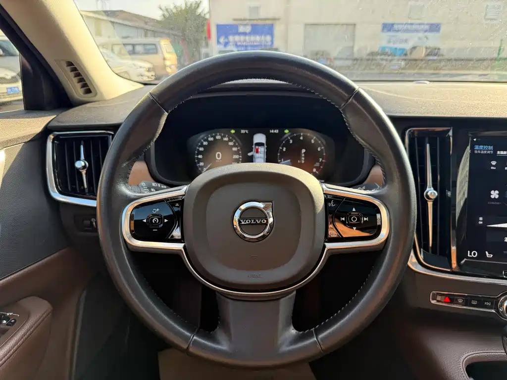 Volvo S90 — фото 5