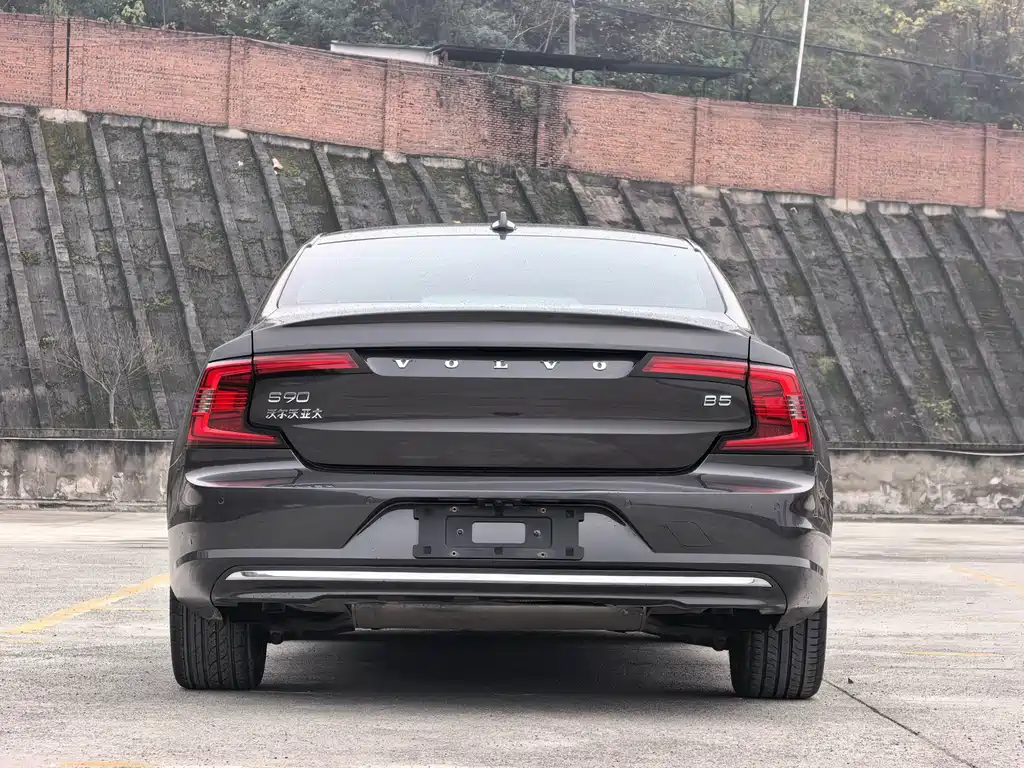 Volvo S90 — фото 17