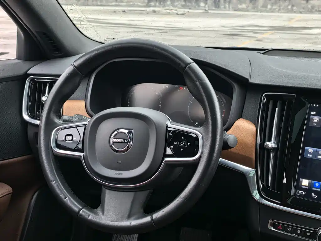 Volvo S90 — фото 9