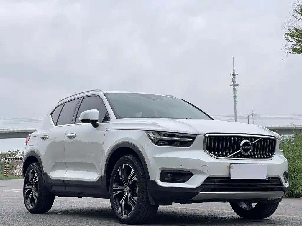 Volvo XC40 — фото 3
