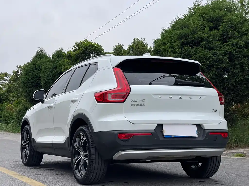 Volvo XC40 — фото 5