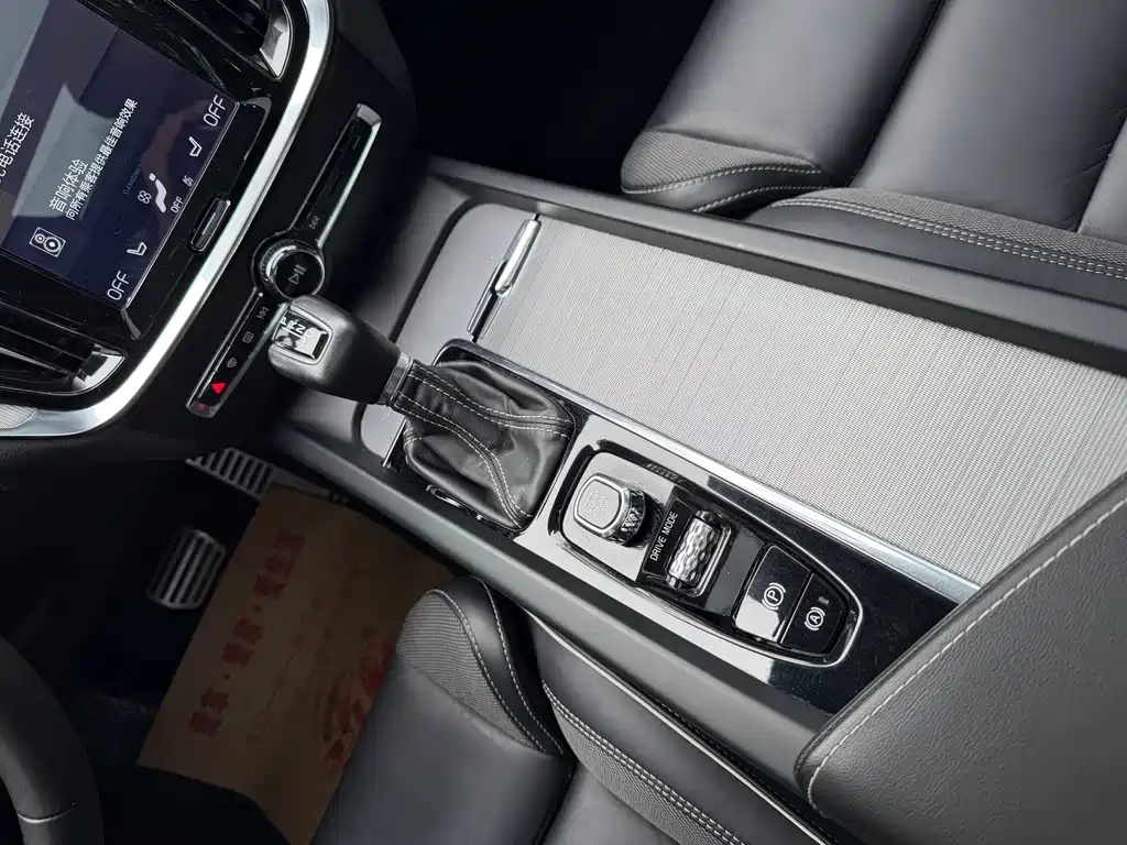 Volvo S60 — фото 15