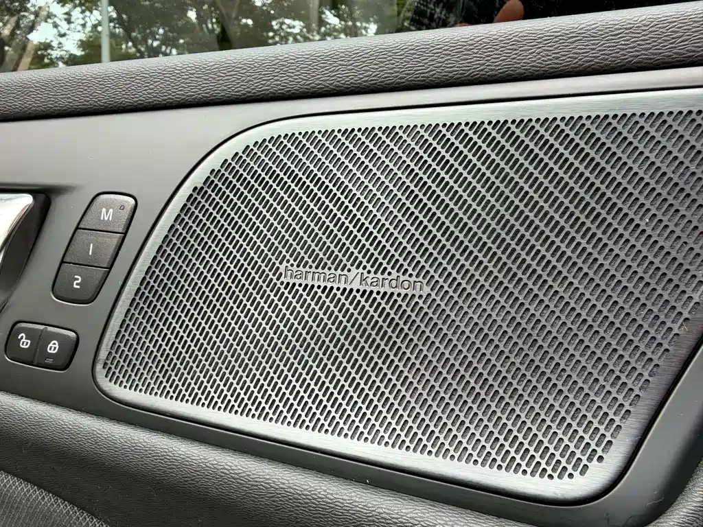 Volvo S60 — фото 18