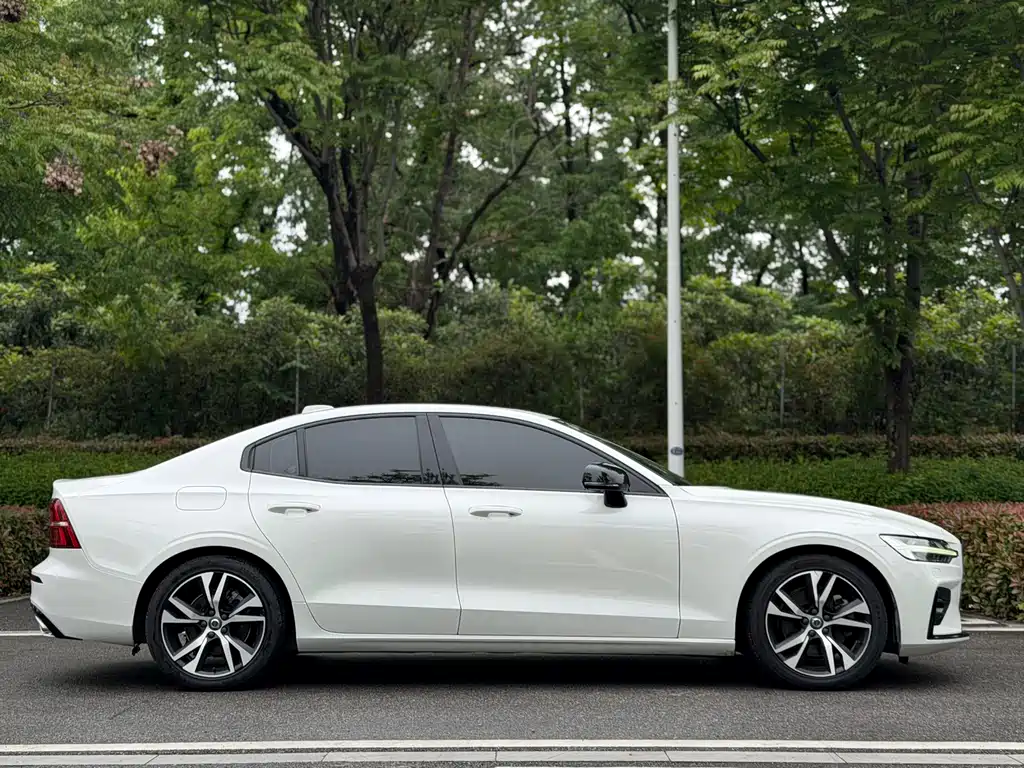 Volvo S60 — фото 4