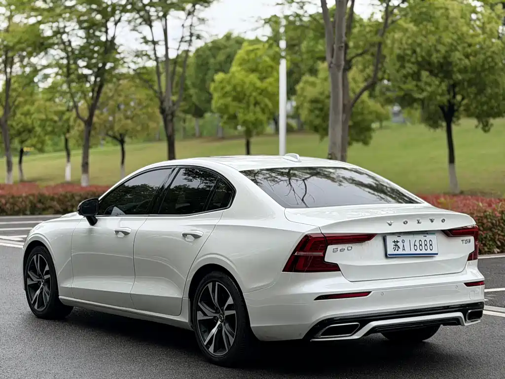 Volvo S60 — фото 5