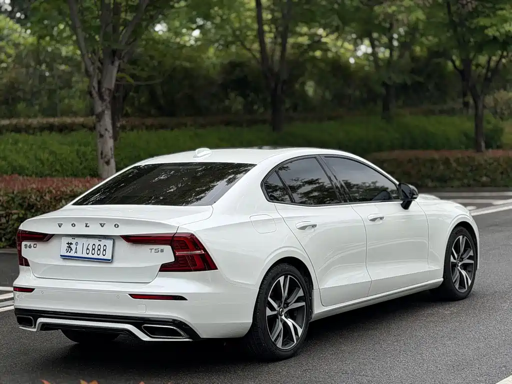 Volvo S60 — фото 6
