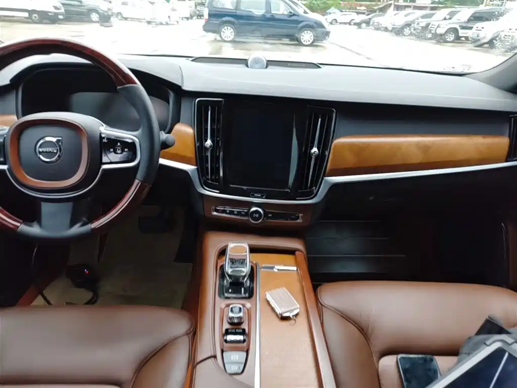 Volvo S90 — фото 13
