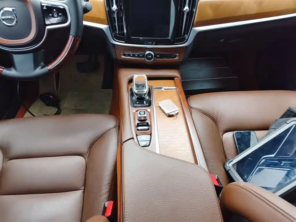 Volvo S90 — фото 14