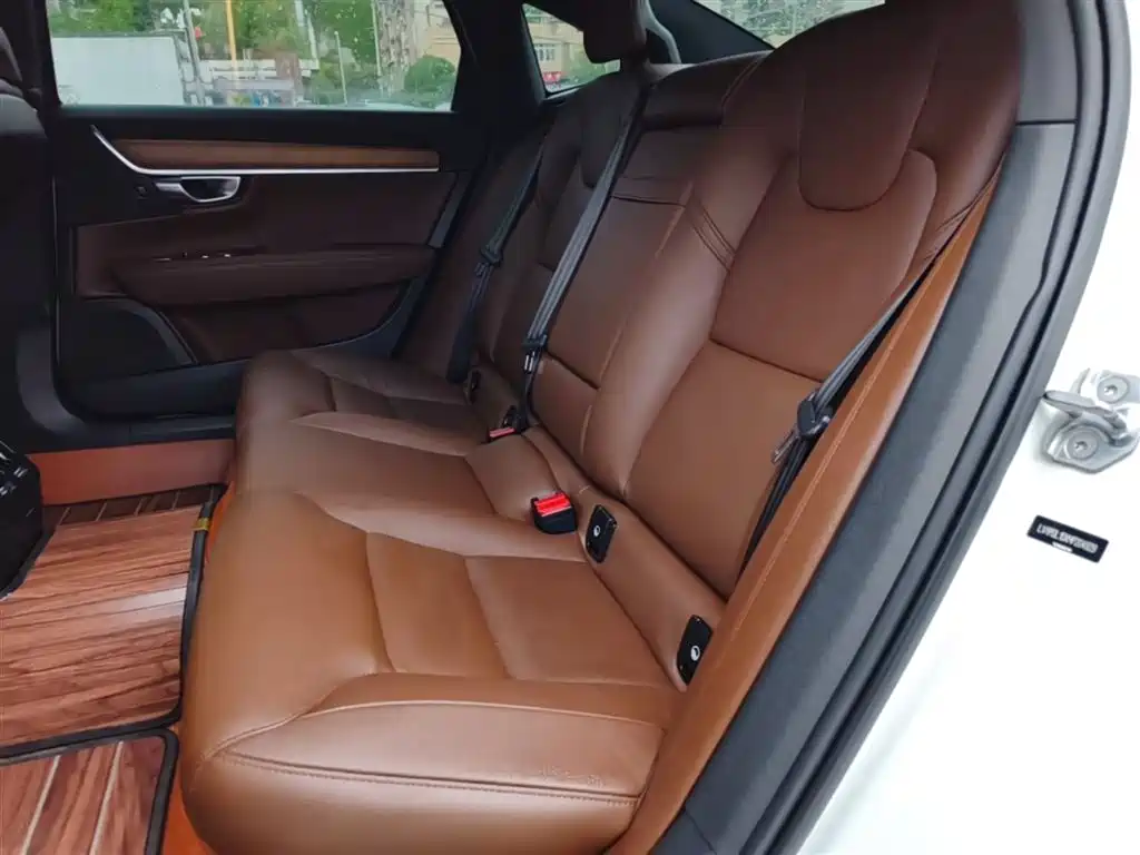 Volvo S90 — фото 17