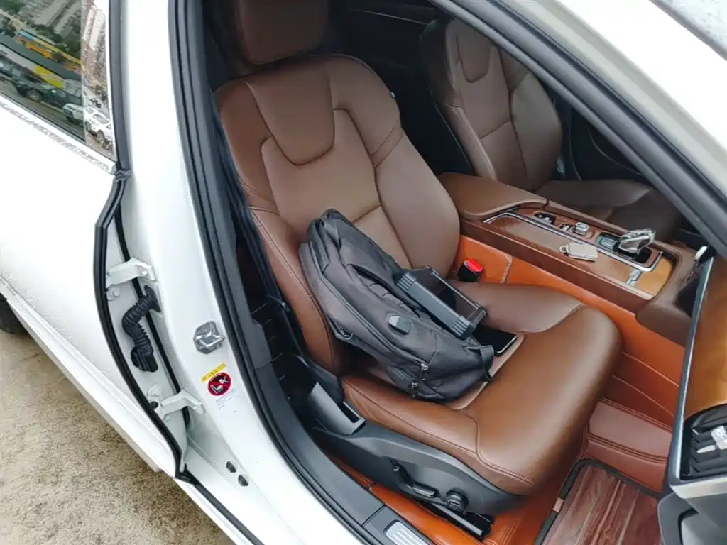Volvo S90 — фото 25