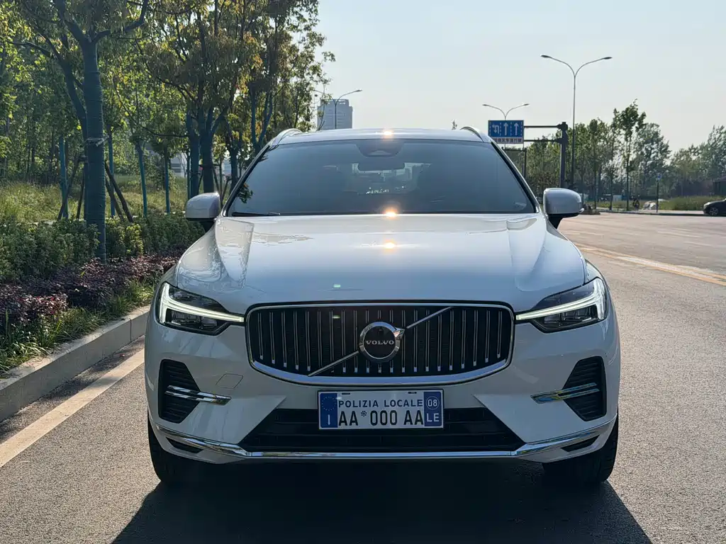 Volvo XC60 — фото 2