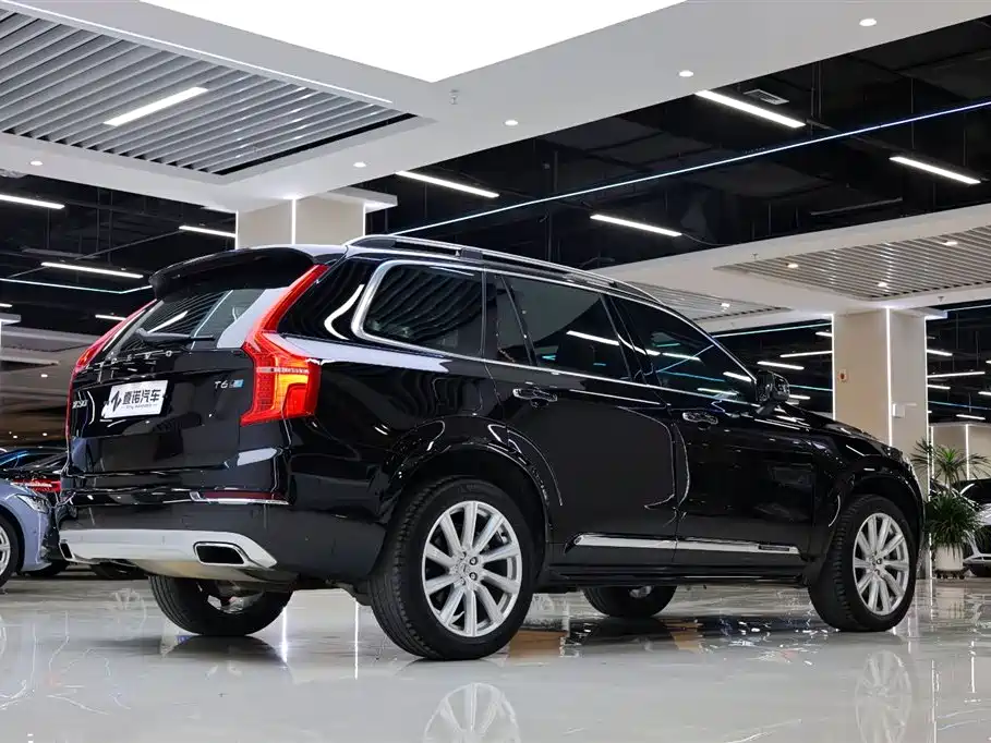 Volvo XC90 — фото 14