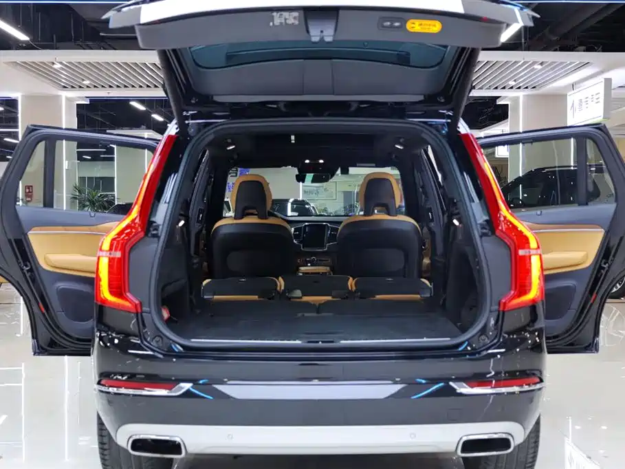 Volvo XC90 — фото 35