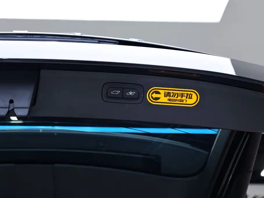 Volvo XC90 — фото 36