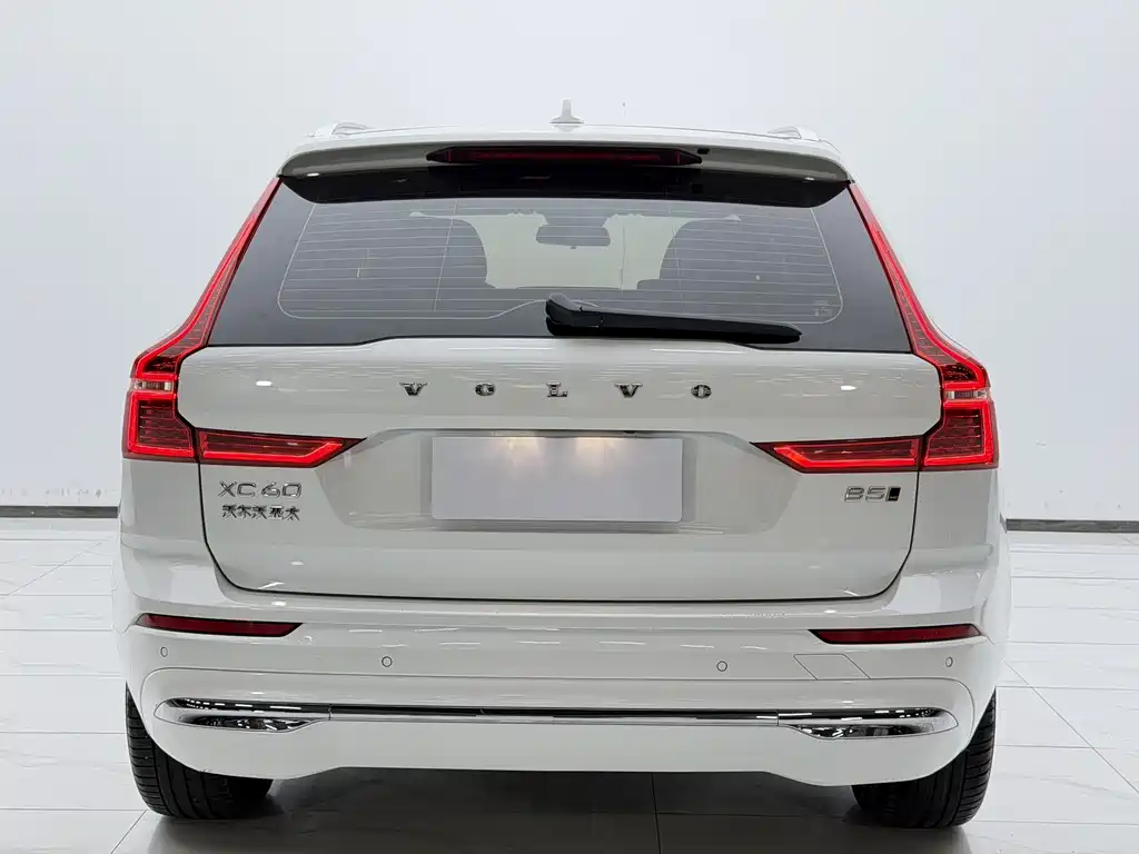 Volvo XC60 — фото 11