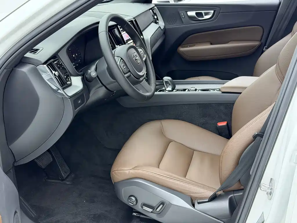 Volvo XC60 — фото 4