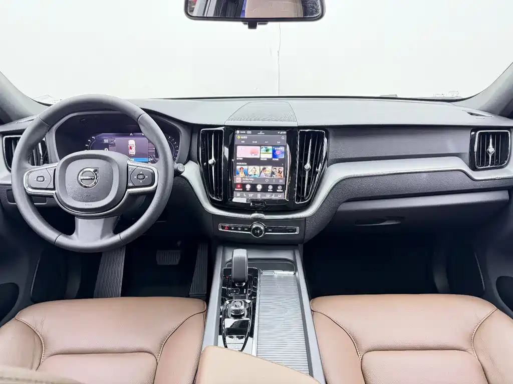 Volvo XC60 — фото 5